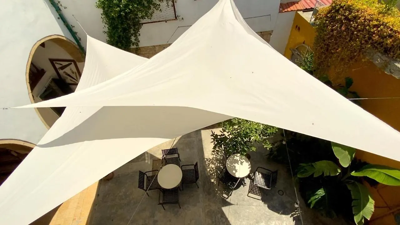 Le Mat Hostel 라르나카