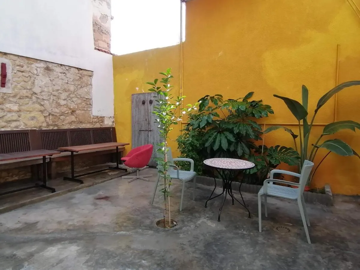 Le Mat Hostel Lárnaka